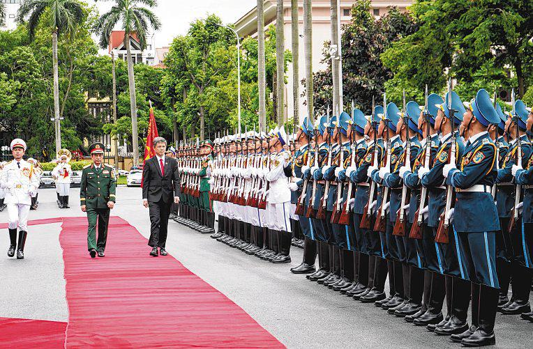 Singapore, Vietnam agree to step up defence ties, dialogue between leaders