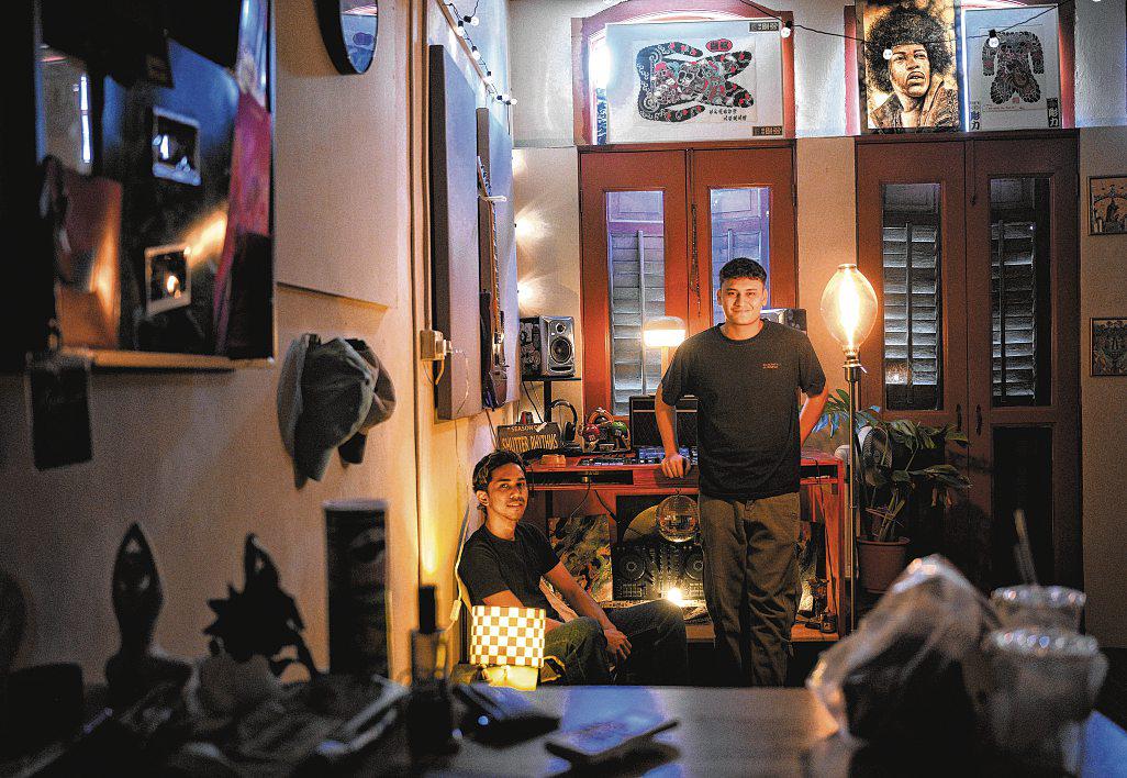 Shutter Rhythms: In quest of a Singapore sound