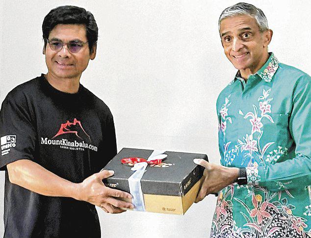 S'pore Honours Mount Kinabalu Guides on 10th Anniversary of Sabah Quake