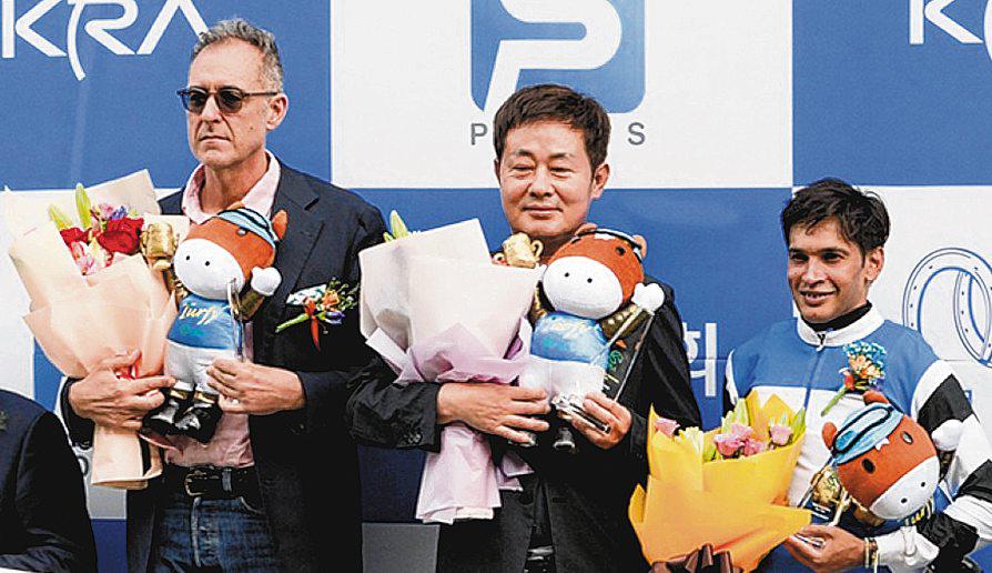 Hard To Get Past Gold Catcher