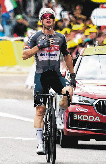 Groves caps career with full set of Grand Tour stage wins