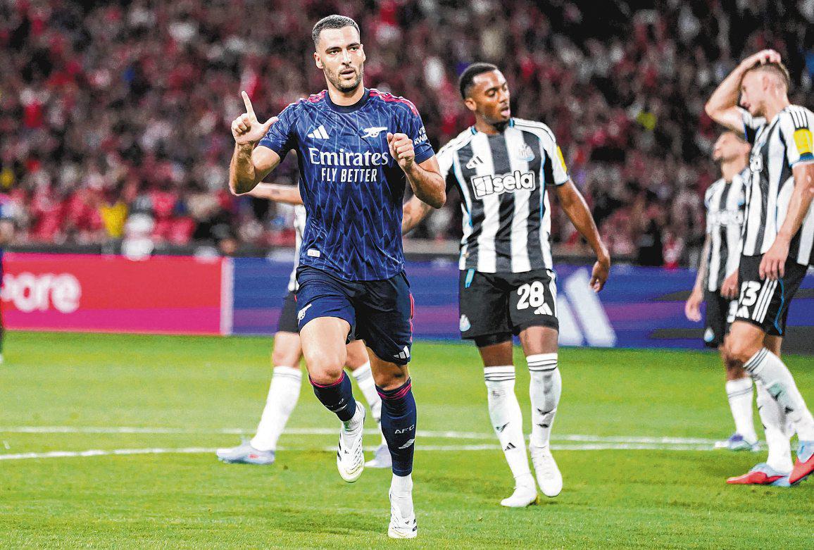 Gunners Fire Up Crowd