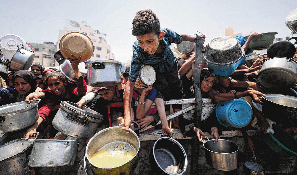 Israel Announces Daily Pauses in Parts of Gaza to Allow Aid for Hungry