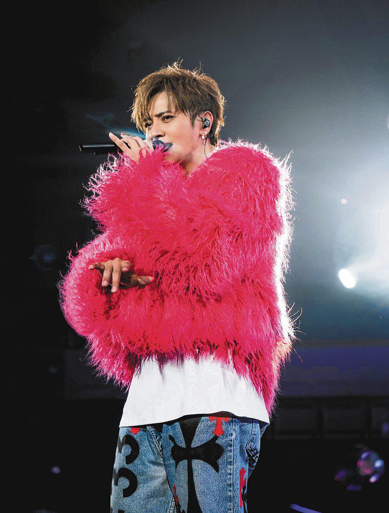 Singer Show Lo to 'repay' fans in upcoming concert