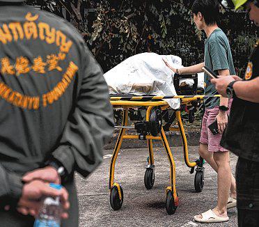 Gunman kills 5 at Bangkok market before taking own life