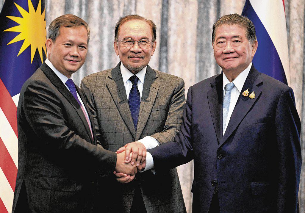 Cambodia, Thailand Agree to 'Unconditional Ceasefire' to De-escalate Border Conflict