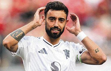 Mbeumo thrilled to work with 'smart' Fernandes at United