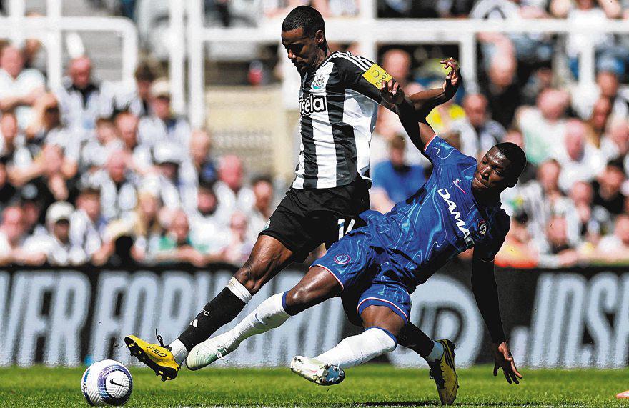 Isak wants out but Reds bid rejected