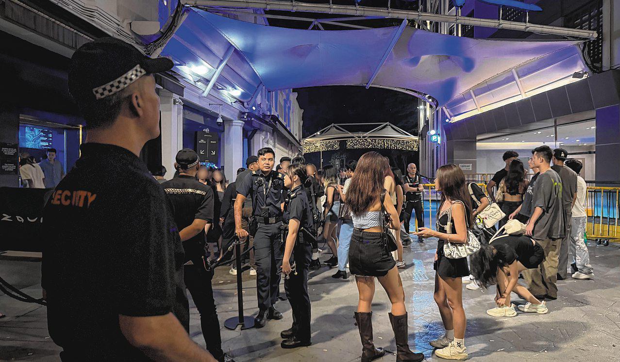 Young partygoers continue to vape in clubs despite bag checks and warnings