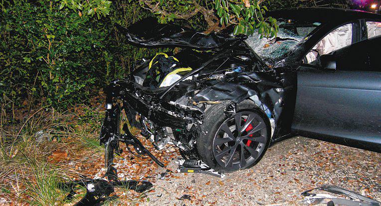 Florida jury orders Tesla to pay $313m to victims of Autopilot car crash