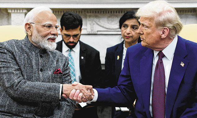 Trump's Sharp India Criticism on Tariffs; Russia Oil Pushes Modi into a Corner