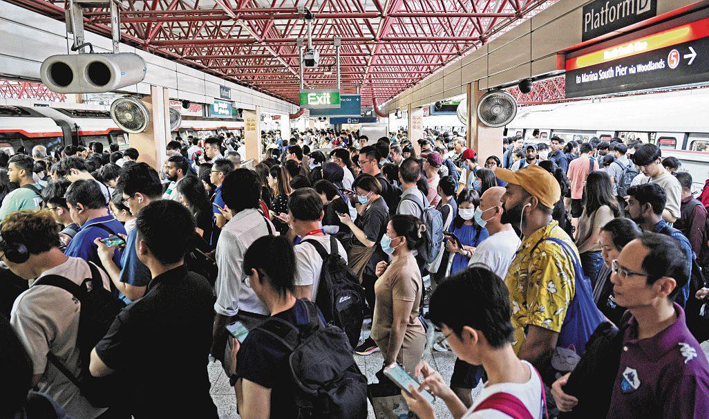 MRT track issue causes 5-hour delay; Jeffrey Siow says 'we can and will do better'