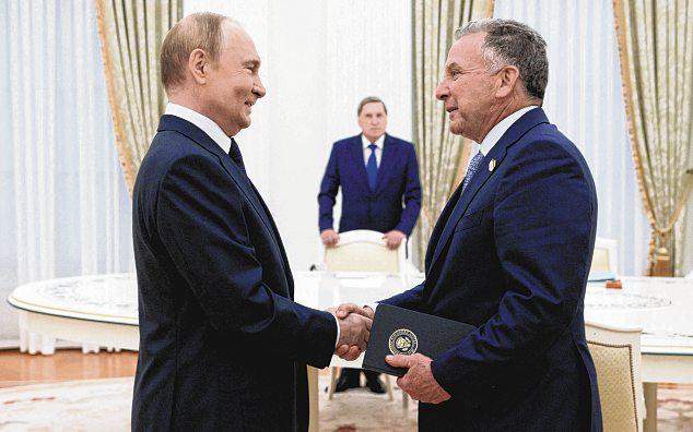 US envoy holds 'useful' talks with Putin in last-minute mission on Ukraine