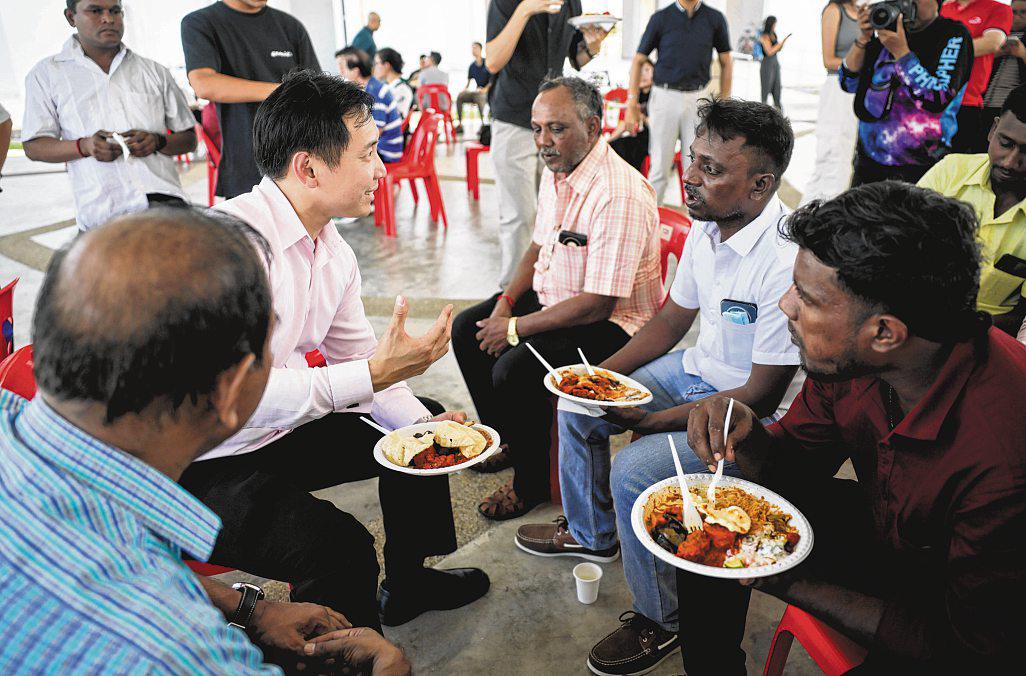 Workers who saved driver from sinkhole get SCDF awards, mobile data and goodie bags