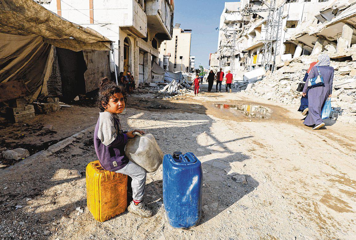 Terrible thirst hits Gaza, with aquifers tainted, pipelines broken