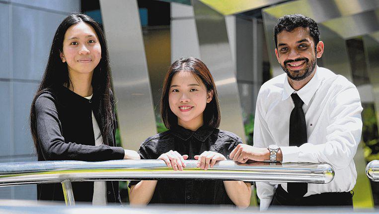 13 Students Receive Lim Kim San Memorial Scholarship