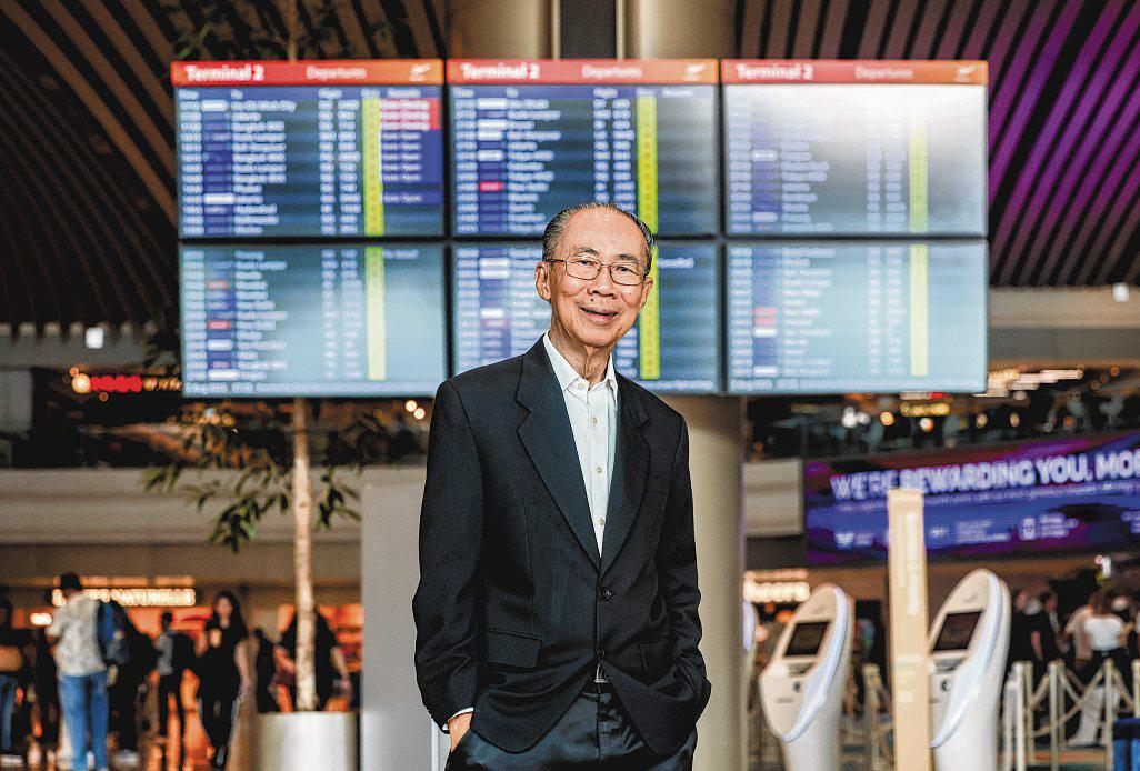 Ex-CAG chairman, late artist among recipients of National Day Awards