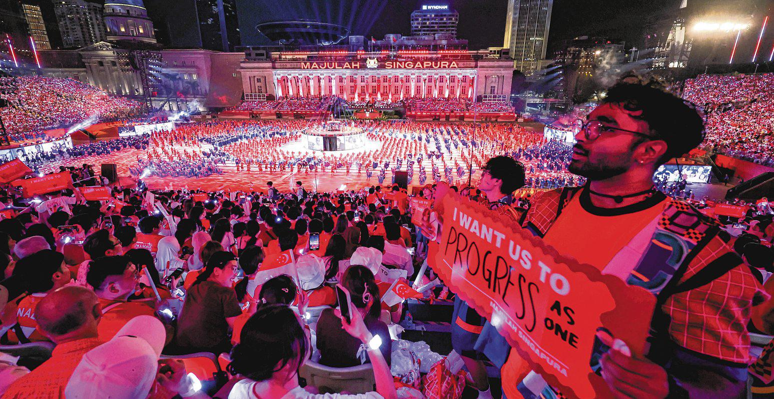 Singaporeans unite to celebrate SG60