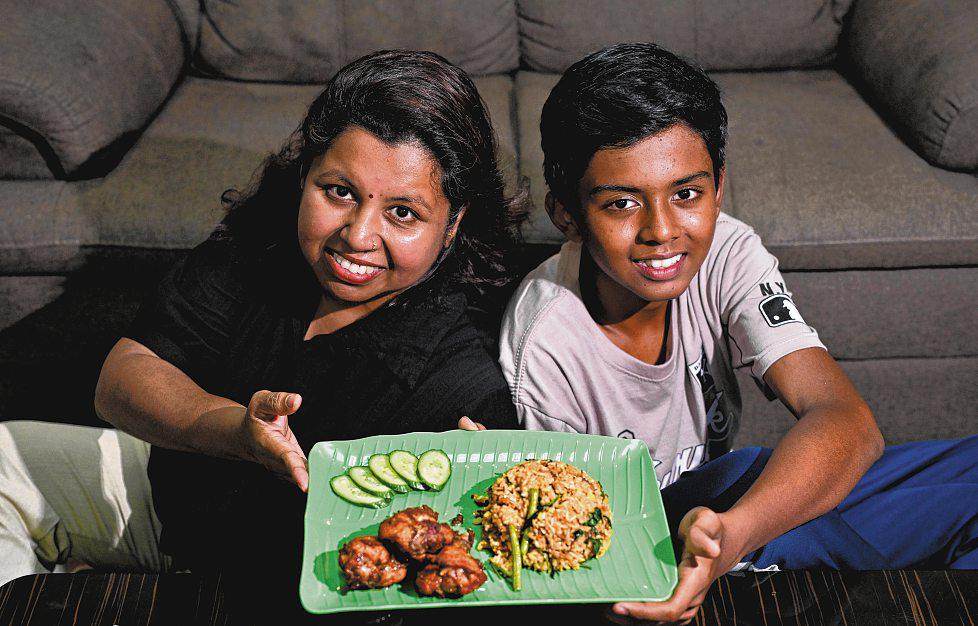 Teens Who Cook Despite Singapore's Da Bao Culture