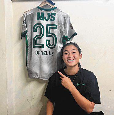 Tan Impressed By Fans After Starting In Debut