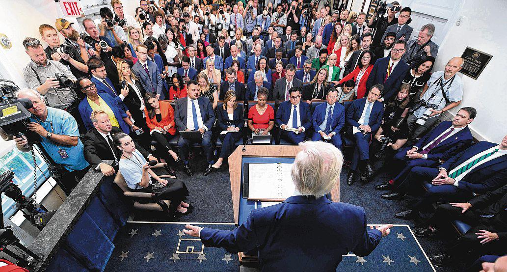 Trump Takes Control of Washington Police, Deploys National Guard