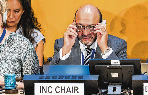 UN plastic pollution treaty talks in disarray after countries reject draft text