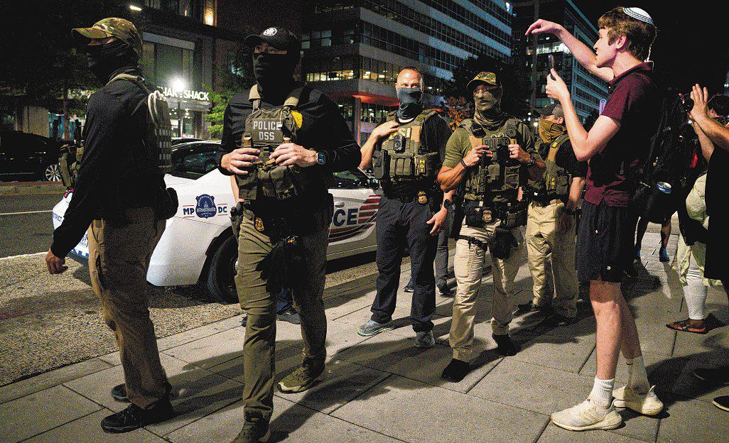 Washington police chief remains in command under White House deal