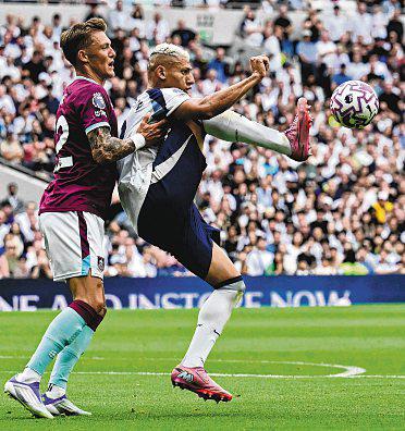 Spurs Must Be 'Smart' With 2-Goal Richarlison