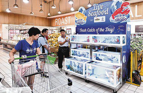Live S'pore-raised seafood on sale at 3 Giant supermarts
