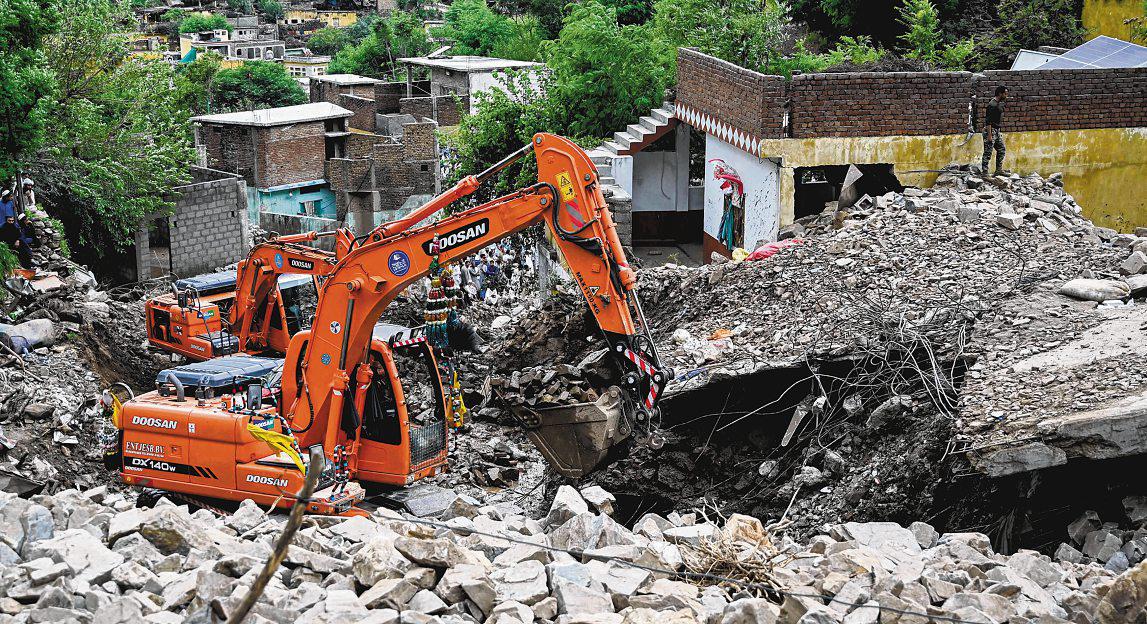20 Bodies Found in Pakistani Village After Cloudburst Floods