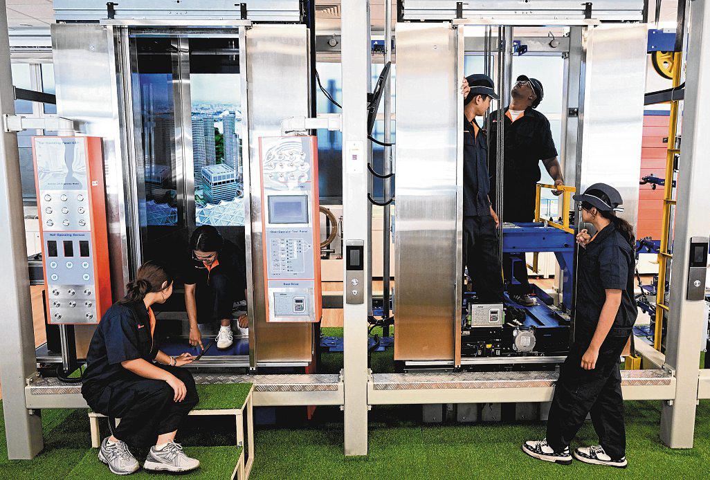 New ITE facility uses mock-ups, simulations for training