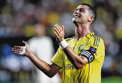 HK Fetes Ronaldo During Al-Nassr's Super Cup Win