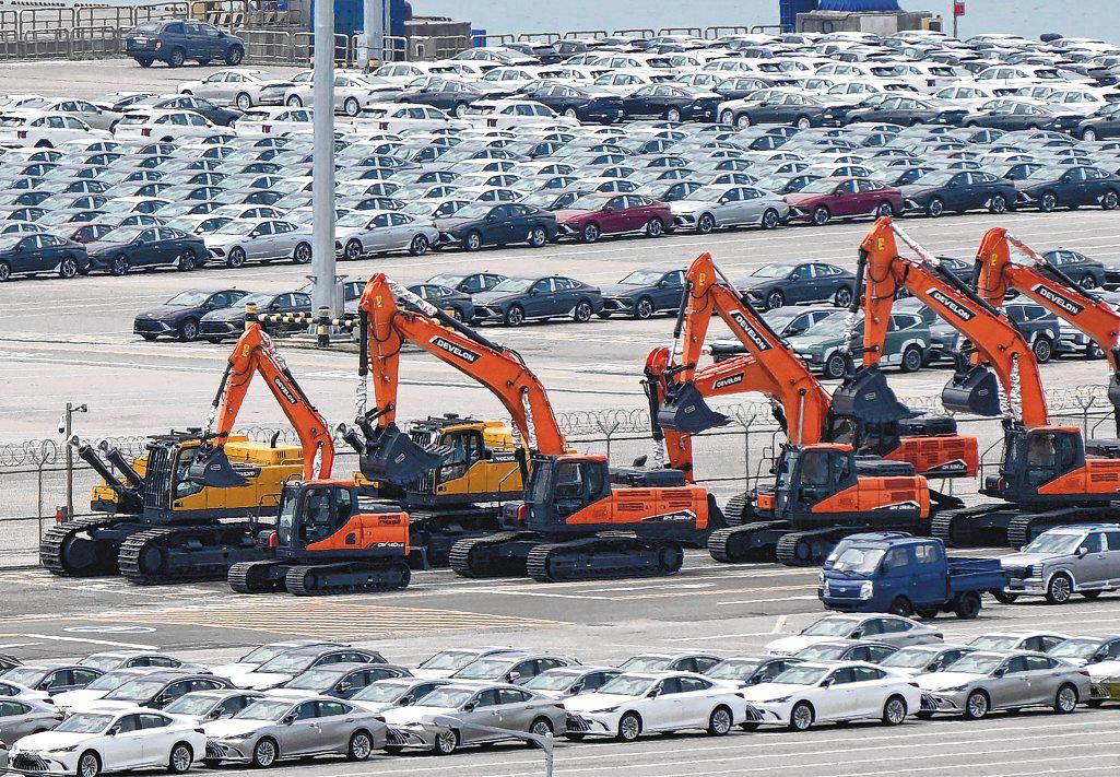 South Korea's Early Exports Data Shows Resilience Despite Toll of US Tariffs