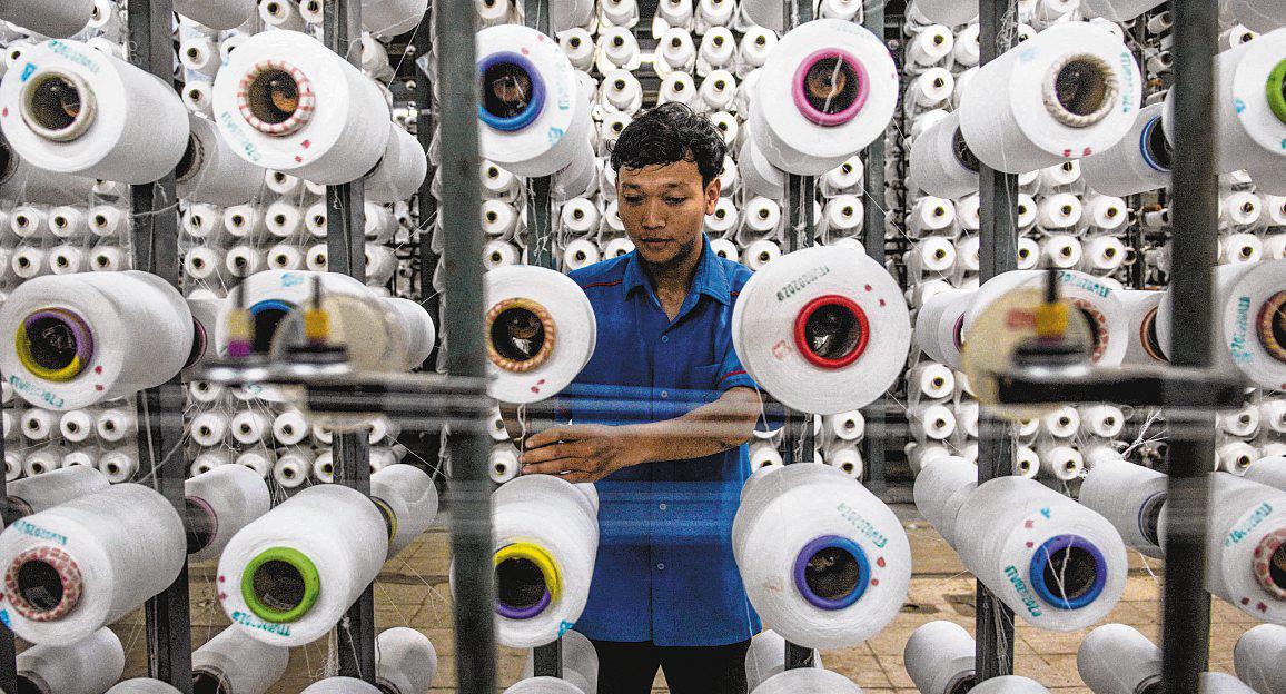 Why a commodities boom is not lifting Indonesia's economy