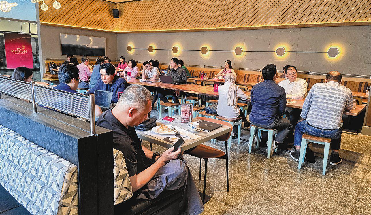 Indonesia's Cafes Feel the Blues from Music Royalty Crackdown