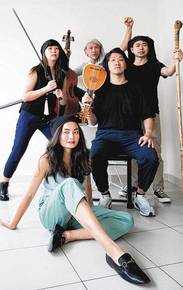 Suckerpunch delivers a hit with intimate and informal recital