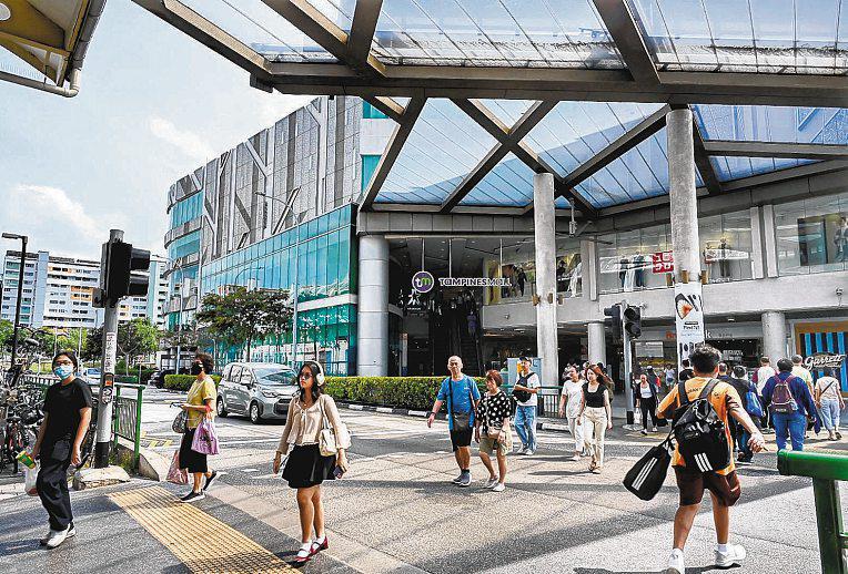 Singapore's Core Inflation Eases as Businesses Refrain From Raising Prices