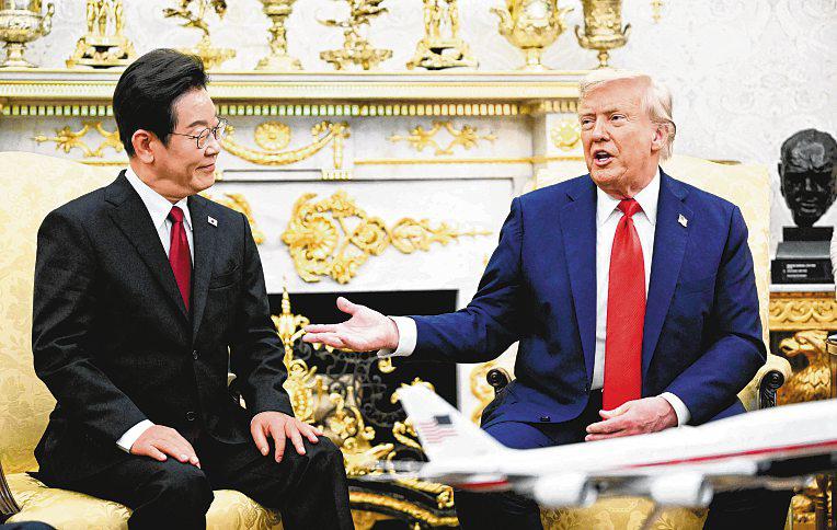 South Korea's Lee Passes Major Diplomatic Test With Gifts and Flattery for Trump
