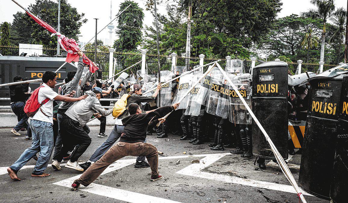Elite policies such as Jakarta MPs' perks fuel public anger, erode trust: Analysts