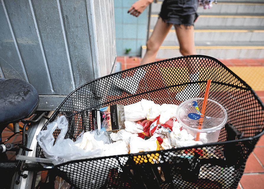 Posters of litterbugs in Chinatown help residents identify them