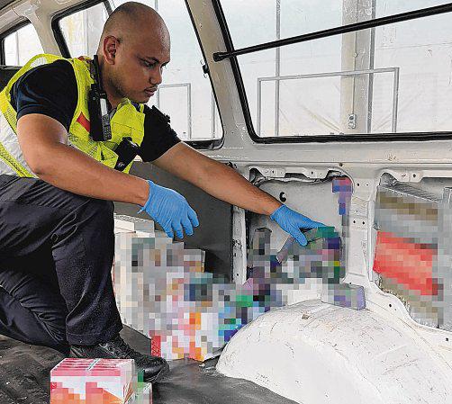 Driver of van carrying over 890 vapes arrested at Woodlands Checkpoint