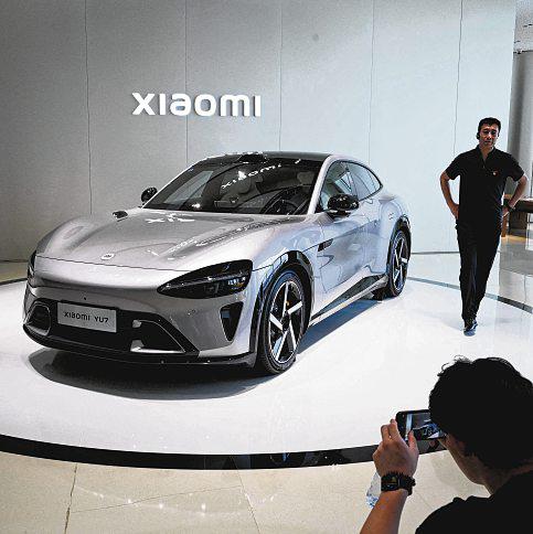 Chinese carmakers resist Beijing's call to end brutal price war