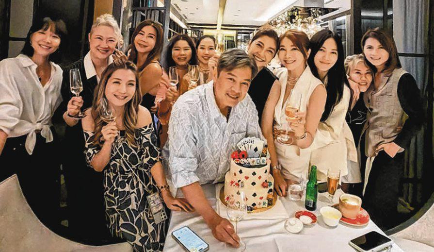 Actor Li Nanxing Holds Star-Studded Party to Celebrate 40 Years in Show Business