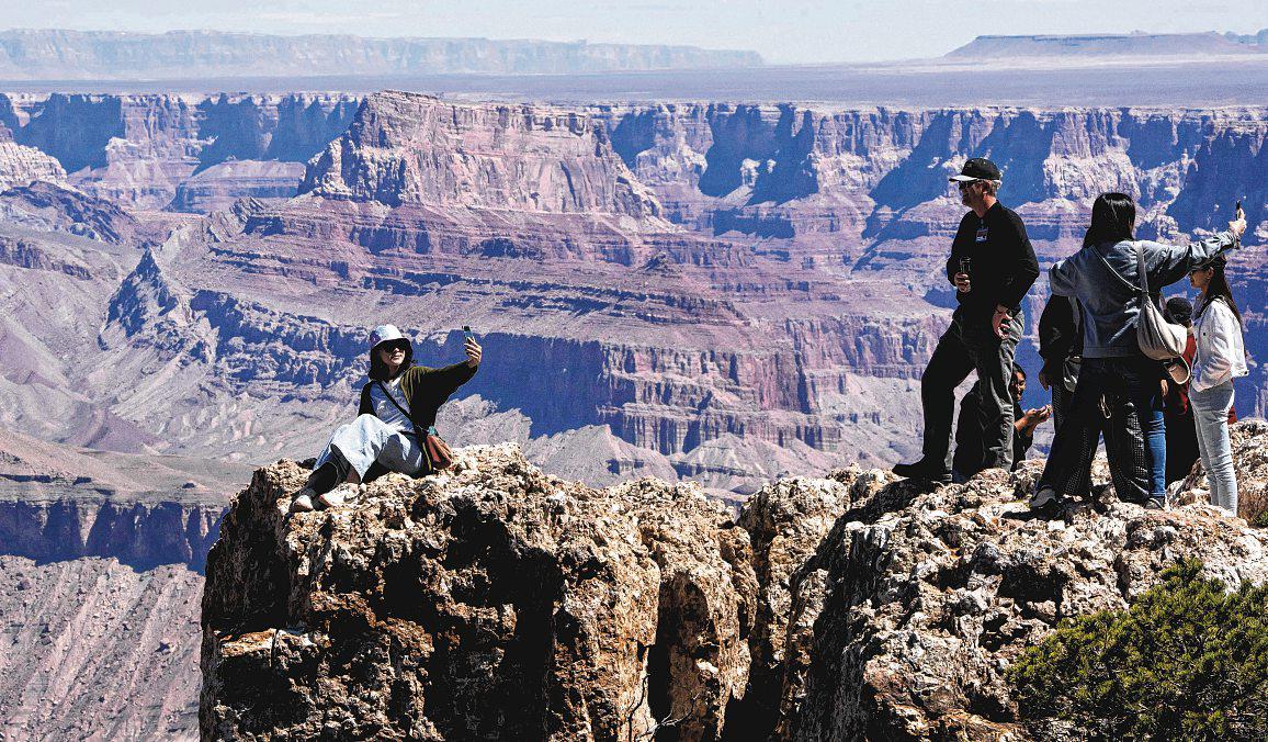 New $320 Visa Fee for Visitors Risks Deepening US Travel Slump