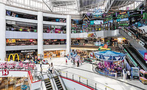 China's Shopping Malls Face Survival Test