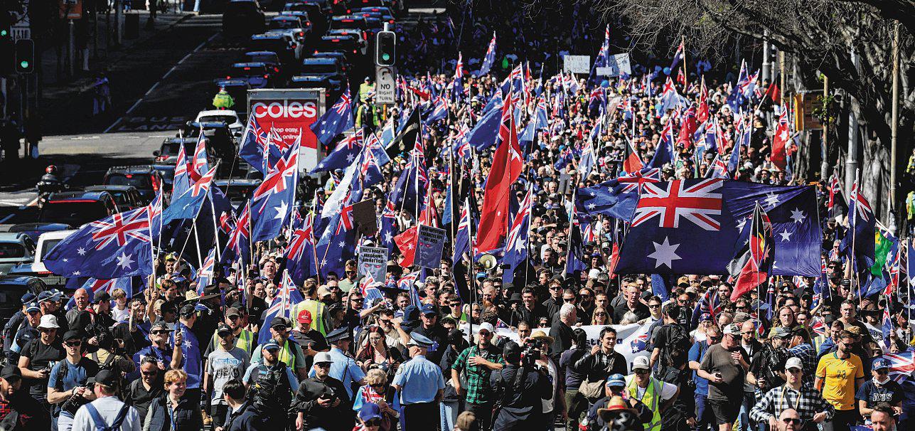 Australian government slams march by thousands against immigration