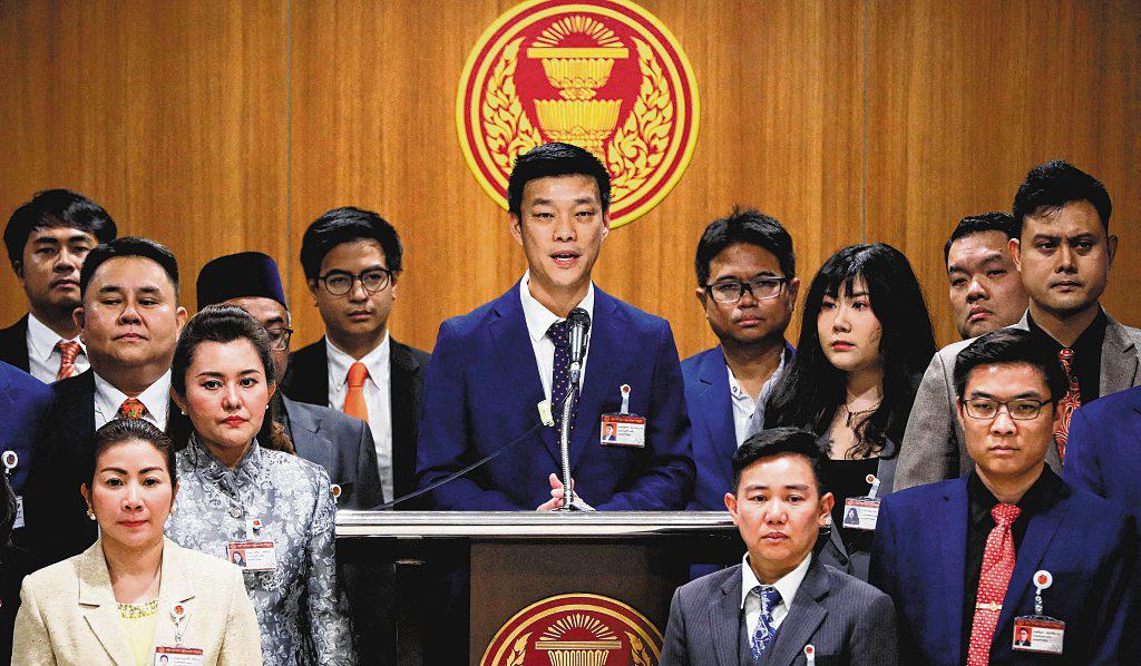 Thai pro-democracy party may play kingmaker amid political turmoil