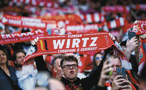 Big sides, fans are beneficiaries of EPL spending spree