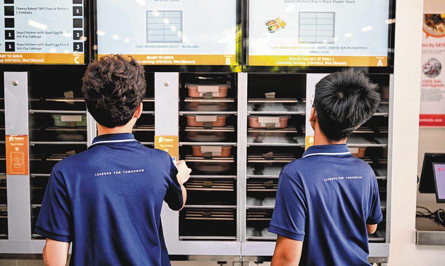 13 Singapore schools to adopt central kitchen model in 2026