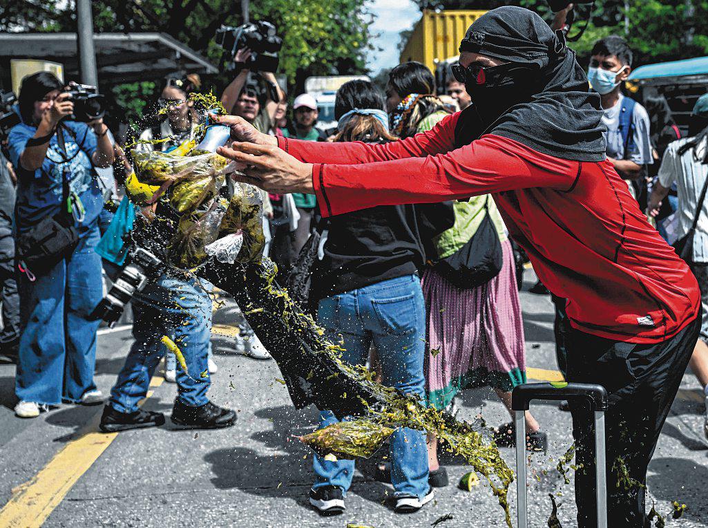 Philippine Groups Demand Probe Into 'Excessive Corruption'